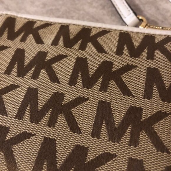 Michael Kors monogrammed wristlet EUC - Picture 7 of 14